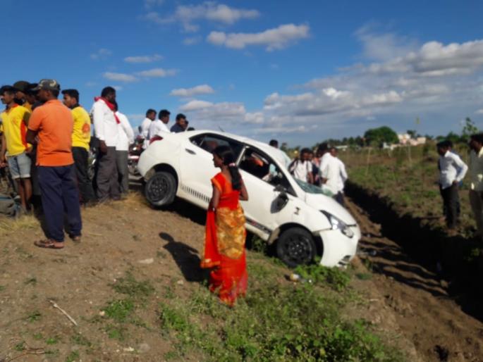 Big news; The speeding car collided with the tipper; Four people were seriously injured | मोठी बातमी; भरधाव निघालेली कार टिपरवर आदळली; चौघे जण गंभीर जखमी Big news; The speeding car collided with the tipper; Four people were seriously injured | मोठी बातमी; भरधाव निघालेली कार टिपरवर आदळली; चौघे जण गंभीर जखमी