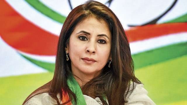 In front of Urmila Matondkar, BJP workers disgusting dance, slogans | उर्मिला मातोंडकर यांच्यासमोर भाजपा कार्यकर्त्यांची हुल्लडबाजी, नाच; काँग्रेस कार्यकर्त्यांचा चोप