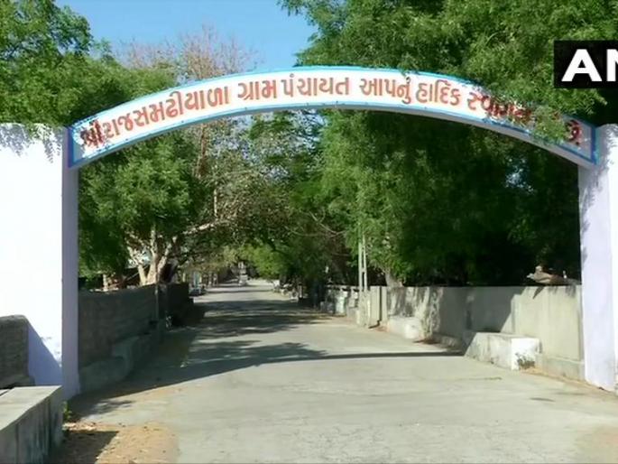 51 penalty for not voting; campaign ban in Gujarat's village | मतदान न केल्यास 51 रुपयांचा दंड; गुजरातमधील गावात प्रचारावर बंदी 51 penalty for not voting; campaign ban in Gujarat's village | मतदान न केल्यास 51 रुपयांचा दंड; गुजरातमधील गावात प्रचारावर बंदी