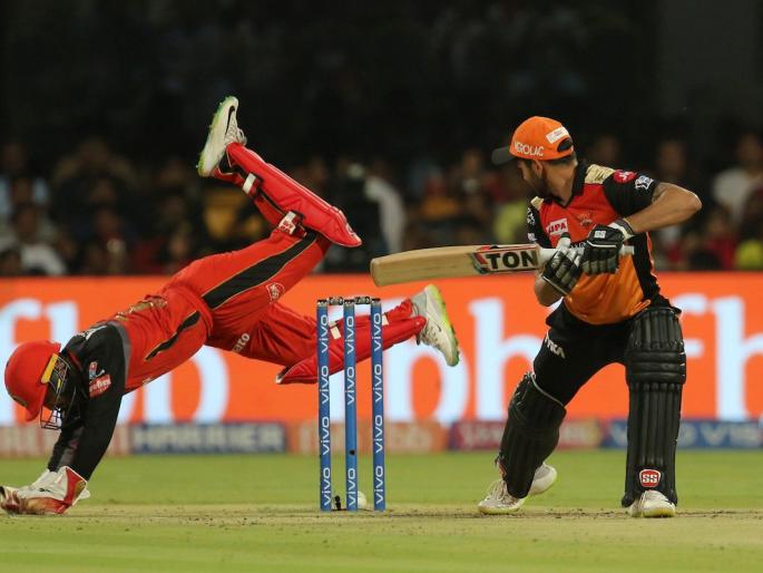 IPL 2019: When Parthiv Patel jumped for the stumping, see the video | IPL 2019 : जेव्हा उडी मारून पार्थिव पटेल स्टम्पिंगसाठी सरसावला, पाहा हा व्हिडीओ
