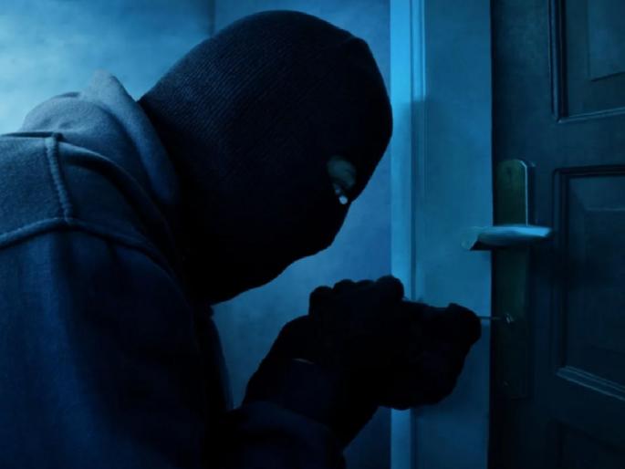Burglary of a family who went to Rajasthan for Devdarshan | राजस्थानला देवदर्शनाला गेलेल्या कुटुंबाकडे घरफोडी Burglary of a family who went to Rajasthan for Devdarshan | राजस्थानला देवदर्शनाला गेलेल्या कुटुंबाकडे घरफोडी