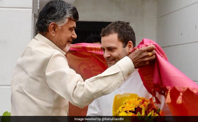 Chandrababu's visit to BJP without BJP | भाजपेतर सरकारसाठी चंद्राबाबूंच्या भेटीगाठी Chandrababu's visit to BJP without BJP | भाजपेतर सरकारसाठी चंद्राबाबूंच्या भेटीगाठी