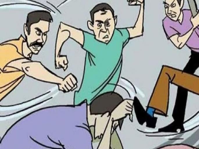 goons chaos at State Bank Chowk for Rs 40 breakfast, police takes action | ४० रुपयाच्या नाशत्यासाठी स्टेट बॅंक चौकात राडा, पोलिसांनी दिला चोप goons chaos at State Bank Chowk for Rs 40 breakfast, police takes action | ४० रुपयाच्या नाशत्यासाठी स्टेट बॅंक चौकात राडा, पोलिसांनी दिला चोप