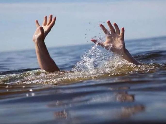 Four were swept away in the Wardha River; Three bodies found, search for one underway | वर्धा नदीत चौघे वाहून गेले; तिघांचे मृतदेह सापडले, एकाचा शोध सुरू Four were swept away in the Wardha River; Three bodies found, search for one underway | वर्धा नदीत चौघे वाहून गेले; तिघांचे मृतदेह सापडले, एकाचा शोध सुरू