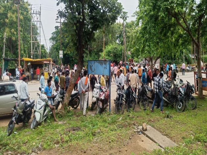 Rada in FCI godown: The matter reached the police station and then settled | ...अन् पोलिस ठाण्याच्या पायरीपर्यंत कामगार म्हणे डोक्यावर बंदूक ताणली Rada in FCI godown: The matter reached the police station and then settled | ...अन् पोलिस ठाण्याच्या पायरीपर्यंत कामगार म्हणे डोक्यावर बंदूक ताणली