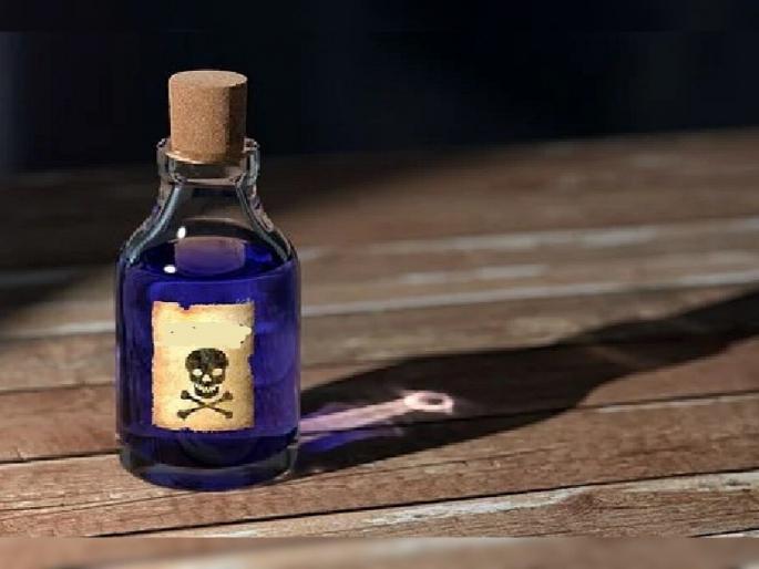 victim drinks poison in the premises of the police station, hustle in the police administration | पोलिस ठाण्याच्या आवारातच पीडित महिलेचे विष प्राशन, प्रशासनात खळबळ