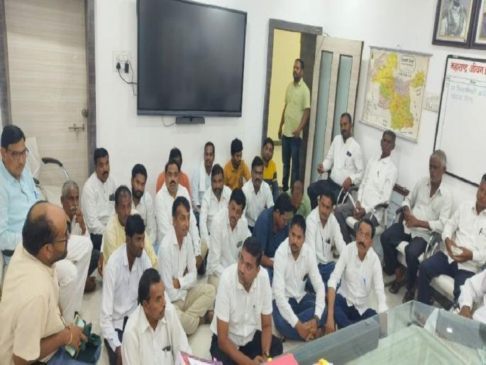 Verbal orders of MLAs; Water supply works at Warood stopped | आमदारांचे मौखिक आदेश; वरूड येथील पाणीपुरवठ्याची कामे बंद Verbal orders of MLAs; Water supply works at Warood stopped | आमदारांचे मौखिक आदेश; वरूड येथील पाणीपुरवठ्याची कामे बंद