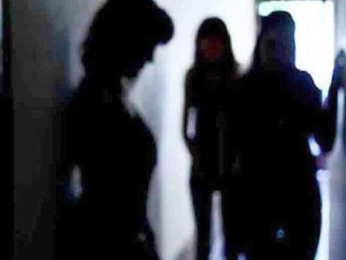 Flesh trade den in Hingane hotel, two arrested | हिंगण्यात हॉटेलमध्ये देह व्यापाराचा अड्डा, दोघांना अटक Flesh trade den in Hingane hotel, two arrested | हिंगण्यात हॉटेलमध्ये देह व्यापाराचा अड्डा, दोघांना अटक