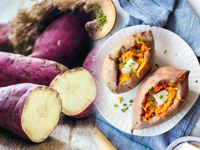 Benefits of Sweet Potato In Winter : Must eat energy booster sweet potato in cold, healthy root; 5 advantages | उपवासालाच नाहीत तर हिवाळ्यात रोजच्या जेवणातही खा रताळी, ५ फायदे- फायबर भरपूर
