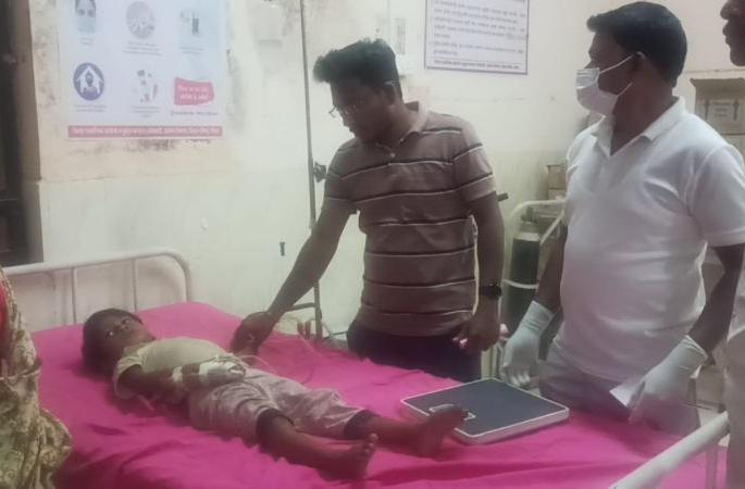 Poisoning of three children by eating moonlight seeds | चंद्रज्योतीच्या बिया खाल्ल्याने तीन बालकांना विषबाधा