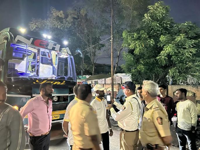 Amravati City Traffic Police has started checking the drivers of private travels with Breathalyzer | ट्रॅव्हल्सचालकांनो, दारू पिलात का?, वाहतूक पोलिसांची तुमच्यावर नजर ! Amravati City Traffic Police has started checking the drivers of private travels with Breathalyzer | ट्रॅव्हल्सचालकांनो, दारू पिलात का?, वाहतूक पोलिसांची तुमच्यावर नजर !