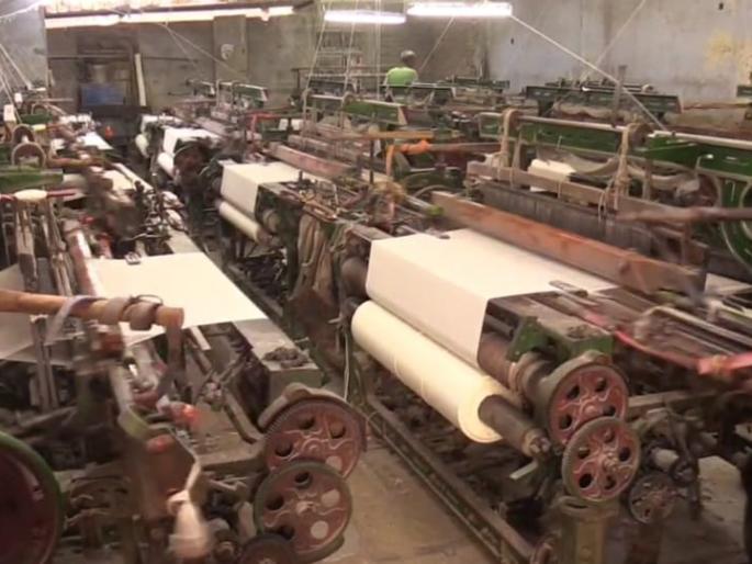 Allow machine spinning business, locking down will make machine spinner owners panic | यंत्रमाग व्यवसायास परवानगी द्या, लॉकडाऊनमुळे यंत्रमाग मालक हवालदिल Allow machine spinning business, locking down will make machine spinner owners panic | यंत्रमाग व्यवसायास परवानगी द्या, लॉकडाऊनमुळे यंत्रमाग मालक हवालदिल