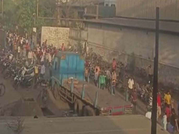 Fighting at Viraj Company in Tarapur; Workers and 10 policemen injured, heavy security deployed | तारापूरच्या विराज कंपनीत तुंबळ हाणामारी; १० पोलिसांसह कामगार जखमी, मोठा बंदोबस्त तैनात