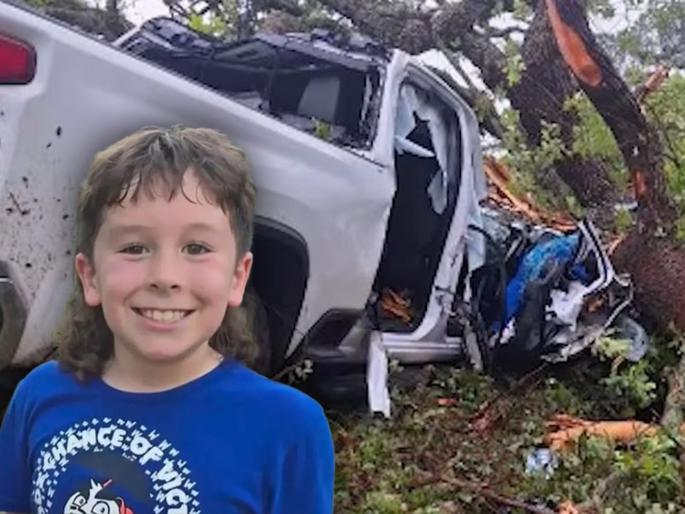 9 year brave kid runs 1 kilometer in storm to get help after tornado tosses parents car | 'घाबरू नका, मी लगेच येतो', वादळात अडकले होते आई-वडील; 9 वर्षाच्या मुलाने असा वाचवला जीव! 9 year brave kid runs 1 kilometer in storm to get help after tornado tosses parents car | 'घाबरू नका, मी लगेच येतो', वादळात अडकले होते आई-वडील; 9 वर्षाच्या मुलाने असा वाचवला जीव!