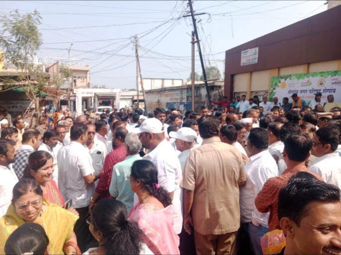 Two disabled due to collision with illegal sand tipper, accident while coming home from farm | अवैध रेती टिप्परच्या धडकेने दोघे जायबंदी, शेतातून घरी येताना अपघात Two disabled due to collision with illegal sand tipper, accident while coming home from farm | अवैध रेती टिप्परच्या धडकेने दोघे जायबंदी, शेतातून घरी येताना अपघात