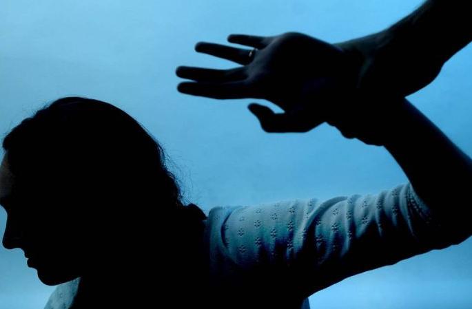 Inhuman; The husband beaten wife due to not having a child | अमानुष; मूलबाळ होत नसल्याच्या कारणातून विवाहितेस पट्ट्याने बदडले