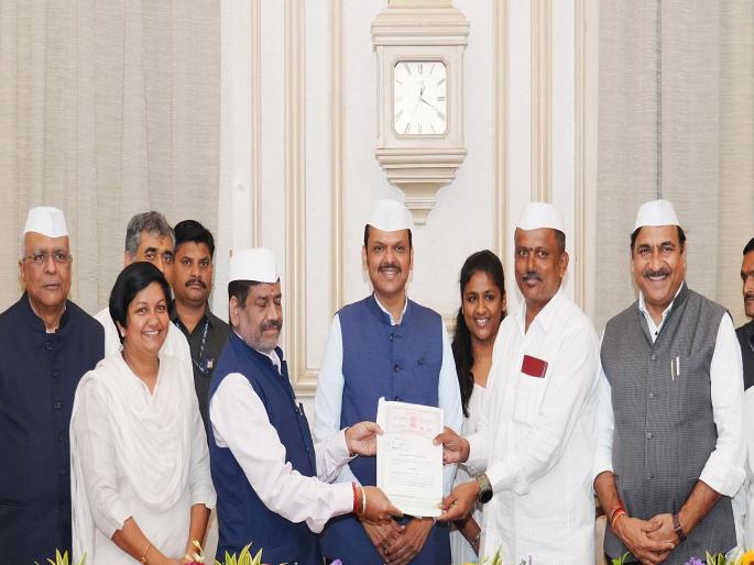 Agreement in presence of Devendra Fadnavis, MoU for 12000 houses in Mumbai for Dabbawalas and the Charmakar community | डबेवाले, चर्मकार समाजासाठी घरे; देवेंद्र फडणवीस यांच्या उपस्थितीत करार Agreement in presence of Devendra Fadnavis, MoU for 12000 houses in Mumbai for Dabbawalas and the Charmakar community | डबेवाले, चर्मकार समाजासाठी घरे; देवेंद्र फडणवीस यांच्या उपस्थितीत करार