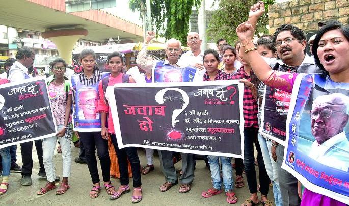 Considering ignorance of the investigation into Dabholkar's murder | दाभोलकरांच्या हत्येच्या तपासाकडे जाणीवपूर्वक दुर्लक्ष Considering ignorance of the investigation into Dabholkar's murder | दाभोलकरांच्या हत्येच्या तपासाकडे जाणीवपूर्वक दुर्लक्ष
