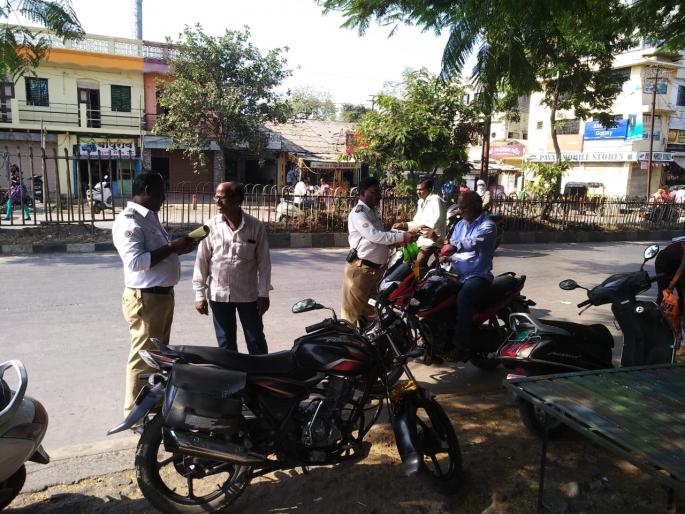The life-saving helmet campaign stops in Wardha | जीवदान देणारी हेल्मेट मोहिम वर्ध्यात थंडावली The life-saving helmet campaign stops in Wardha | जीवदान देणारी हेल्मेट मोहिम वर्ध्यात थंडावली