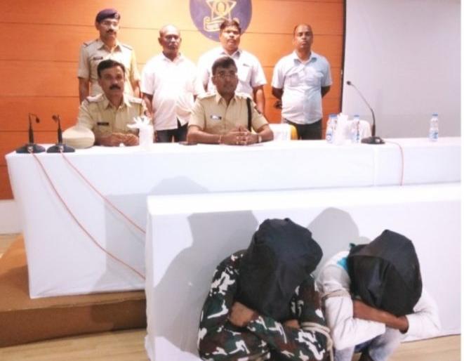 Decoity on the knife in Kalamna: Five out of six suspects arrested | कळमन्यात चाकूच्या धाकावर दरोडा : सहापैकी पाच आरोपी ताब्यात Decoity on the knife in Kalamna: Five out of six suspects arrested | कळमन्यात चाकूच्या धाकावर दरोडा : सहापैकी पाच आरोपी ताब्यात