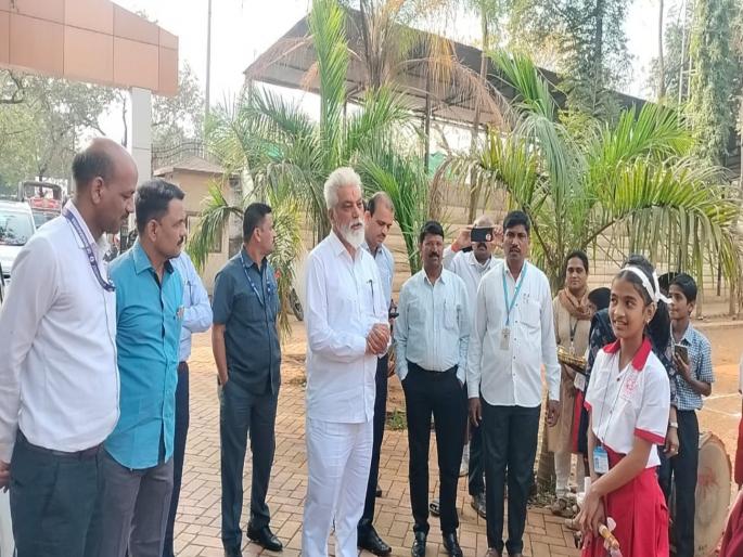 School Education Minister dada bhuse surprise visit to the municipal school Teachers and officials create ruckus | Pimpri Chinchwad: शालेय शिक्षण मंत्री भुसेंची महापालिकेच्या शाळेला अचानक भेट; शिक्षकांसह अधिकाऱ्यांची उडाली धांदल School Education Minister dada bhuse surprise visit to the municipal school Teachers and officials create ruckus | Pimpri Chinchwad: शालेय शिक्षण मंत्री भुसेंची महापालिकेच्या शाळेला अचानक भेट; शिक्षकांसह अधिकाऱ्यांची उडाली धांदल