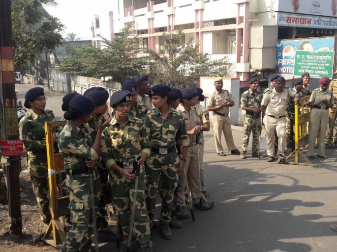For the protest of Chandrakant Das, activists from the border area in Kolhapur have deposited, huge police settlement | चंद्रकांत पाटील यांच्या वक्तव्याचा निषेध करण्यासाठी कोल्हापूरातील निवासस्थानी सीमा भागातील कार्यकर्ते जमा, प्रचंड पोलीस बंदोबस्त