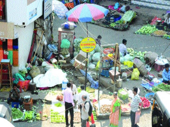  Ferries busted in the 'F' division, ignoring the KDMC's market | ‘फ’ प्रभागात बिनदिक्कत भरतोय फेरीवाल्यांचा बाजार, केडीएमसीचे दुर्लक्ष