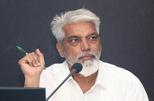 dada bhuse Farmers should get money before Diwali | Dada Bhuse: दिवाळीपूर्वी शेतकऱ्यांना पैसे मिळायलाच हवेत dada bhuse Farmers should get money before Diwali | Dada Bhuse: दिवाळीपूर्वी शेतकऱ्यांना पैसे मिळायलाच हवेत