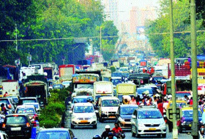 Already sweat, jam in the road | आधीच घाम, त्यात रस्तेही जाम