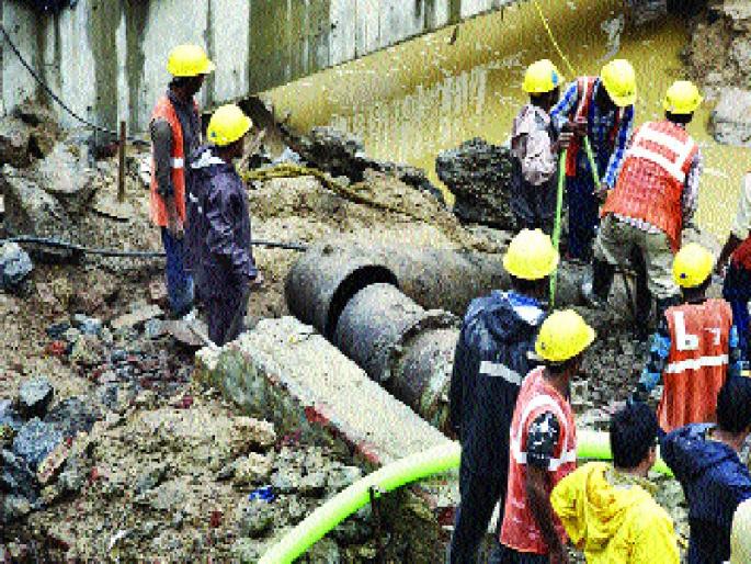 Rain water in the house | घरात शिरले पावसाचे पाणी Rain water in the house | घरात शिरले पावसाचे पाणी
