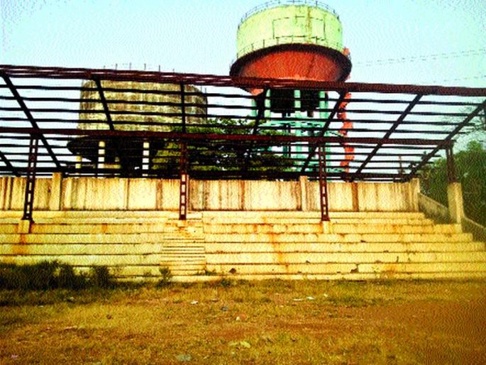 Dadasaheb Gaikwad will not play the auditorium of the playground | दादासाहेब गायकवाड क्रीडांगणाचे प्रेक्षागृह छपराविना Dadasaheb Gaikwad will not play the auditorium of the playground | दादासाहेब गायकवाड क्रीडांगणाचे प्रेक्षागृह छपराविना