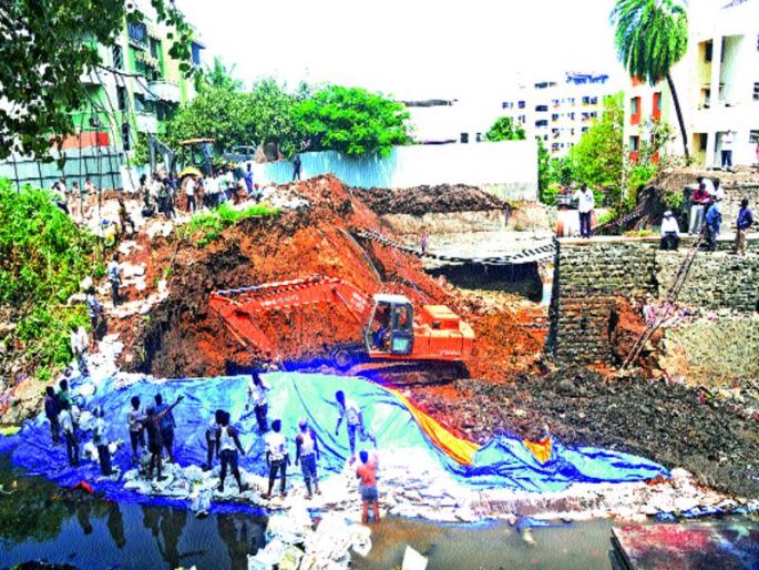 It is said ... Minister Girish Mahajan's support for Ajb Tarkar of Irrigation Department, Irrigation, Mud, Cracked Canal | म्हणे...घुशी, उंदीर, खेकड्यांनी फोडला कालवा, पाटबंधारे विभागाच्या अजब तर्काला मंत्री गिरीश महाजनांचा दुजोरा It is said ... Minister Girish Mahajan's support for Ajb Tarkar of Irrigation Department, Irrigation, Mud, Cracked Canal | म्हणे...घुशी, उंदीर, खेकड्यांनी फोडला कालवा, पाटबंधारे विभागाच्या अजब तर्काला मंत्री गिरीश महाजनांचा दुजोरा