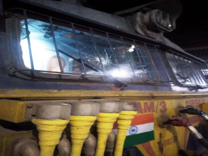 The youngster thrown the stone on the Nagercoil engine engine | नागरकोईल एक्स्प्रेसच्या इंजिनवर युवकाने भिरकावला दगड