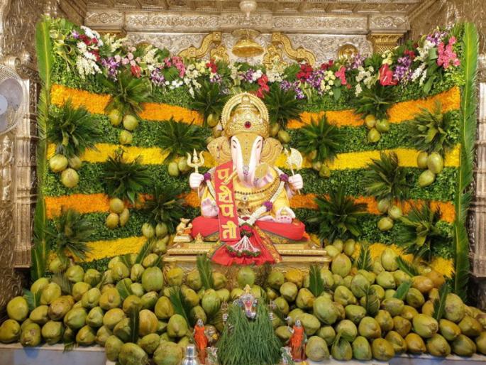 Ganpati Bappa Morya! Ganpati Bappa of rich Dagdusheth resides in 500 schools | गणपती बाप्पा मोरया! श्रीमंत दगडूशेठचे गणपती बाप्पा ५०० शहाळ्यांमध्ये विराजमान