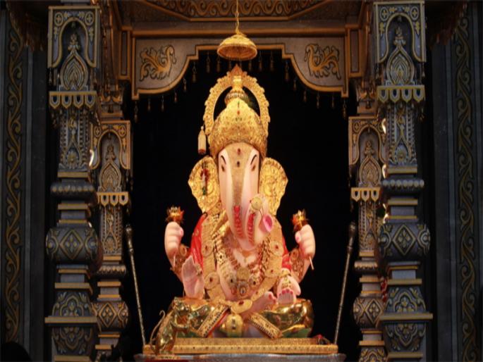 Swarabhishak for dagdusheth ganpati :crowd of devotees on the occasion Angaraki chaturthi | दगडूशेठ गणपतीला स्वराभिषेक : अंगारकीनिमित्त भाविकांची अलोट गर्दी Swarabhishak for dagdusheth ganpati :crowd of devotees on the occasion Angaraki chaturthi | दगडूशेठ गणपतीला स्वराभिषेक : अंगारकीनिमित्त भाविकांची अलोट गर्दी