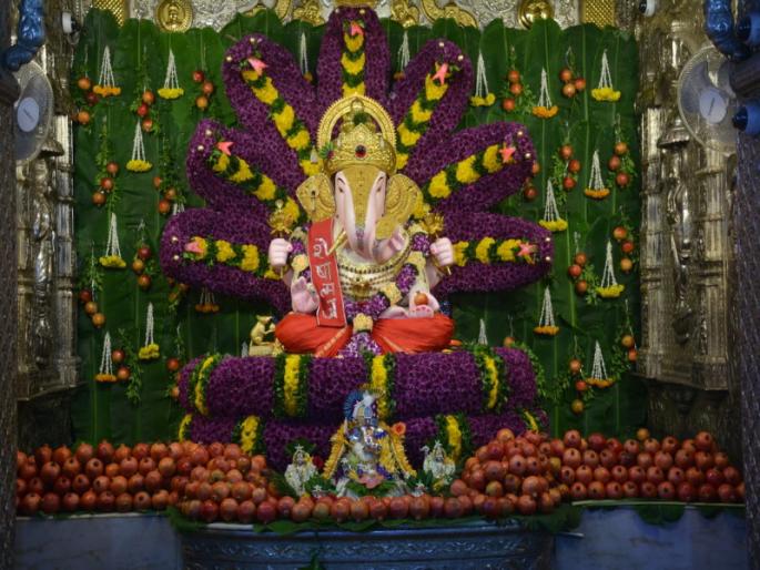 Bappa Moraya! 500 fruits and flower arrangements to rich Dagdusheth Ganpati Bappa | बाप्पा मोरया! श्रीमंत दगडूशेठ गणपती बाप्पांना ५०० डाळिंबांचा नैवेद्य व पुष्पसजावट