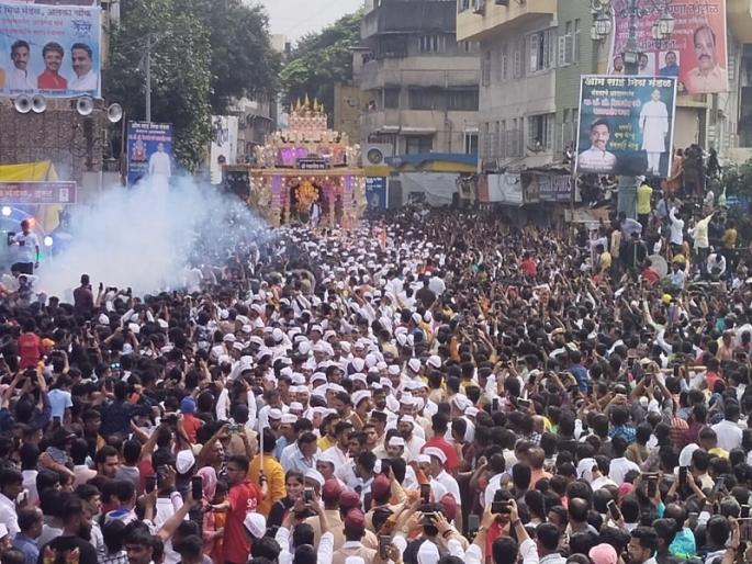 Dagdusheth Ganapati's historic decision Margastha will follow Lord Ganesha in the immersion procession | दगडूशेठ गणपतीचा ऐतिहासिक निर्णय! विसर्जन मिरवणुकीत मानाच्या गणपतीपाठोपाठ होणार मार्गस्थ Dagdusheth Ganapati's historic decision Margastha will follow Lord Ganesha in the immersion procession | दगडूशेठ गणपतीचा ऐतिहासिक निर्णय! विसर्जन मिरवणुकीत मानाच्या गणपतीपाठोपाठ होणार मार्गस्थ
