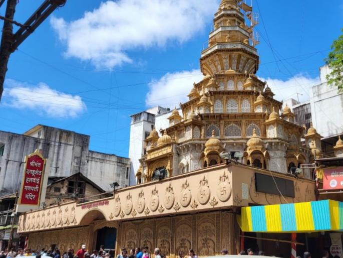 Wealthy Dagdusheth Halwai stole jewelry in temple queue; Two including woman handcuffed | श्रीमंत दगडूशेठ हलवाई मंदिर रांगेत दागिने चोरले; महिलेसह दोघांना बेड्या Wealthy Dagdusheth Halwai stole jewelry in temple queue; Two including woman handcuffed | श्रीमंत दगडूशेठ हलवाई मंदिर रांगेत दागिने चोरले; महिलेसह दोघांना बेड्या