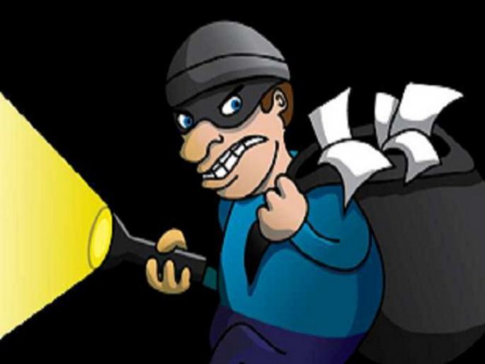 27,000 jewelery lamps smashed in jewelery shop; Attempts to rob a mobile shop by the same thieves failed | ज्वेलरीचे दुकान फोडून २७ हजारांचे दागिने लंपास; त्याच चोरट्यांकडून मोबाईल दुकानातील चोरीचा प्रयत्न असफल 27,000 jewelery lamps smashed in jewelery shop; Attempts to rob a mobile shop by the same thieves failed | ज्वेलरीचे दुकान फोडून २७ हजारांचे दागिने लंपास; त्याच चोरट्यांकडून मोबाईल दुकानातील चोरीचा प्रयत्न असफल