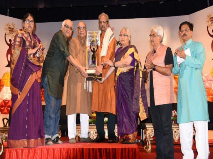 Spring Dahake awarded the Janasthan Award | वसंत डहाके यांना जनस्थान पुरस्कार प्रदान Spring Dahake awarded the Janasthan Award | वसंत डहाके यांना जनस्थान पुरस्कार प्रदान