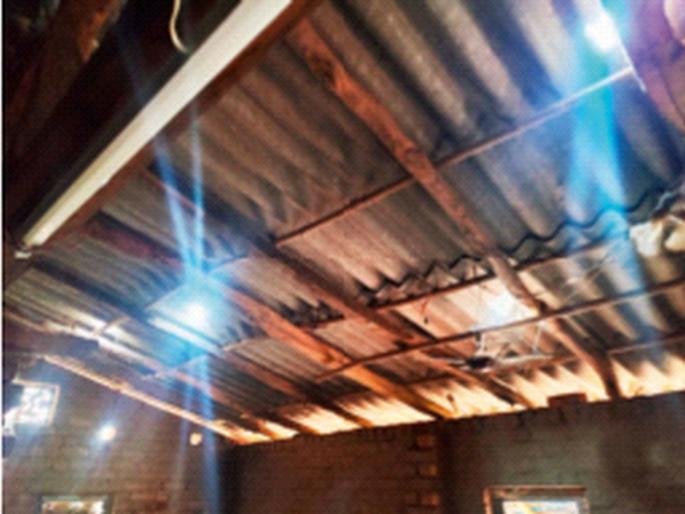 Tribal houses cracked due to tunnel blasts, example of Ganjad village in Dahanu | आदिवासींच्या घरांना सुरुंग स्फोटामुळे तडे, डहाणूतील गंजाड गावातील प्रकार Tribal houses cracked due to tunnel blasts, example of Ganjad village in Dahanu | आदिवासींच्या घरांना सुरुंग स्फोटामुळे तडे, डहाणूतील गंजाड गावातील प्रकार