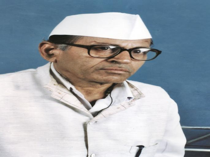 The book and the reading room are filled with shady ablaze | पुस्तक आणि वाचनवेडा झपाटलेला अवलिया The book and the reading room are filled with shady ablaze | पुस्तक आणि वाचनवेडा झपाटलेला अवलिया