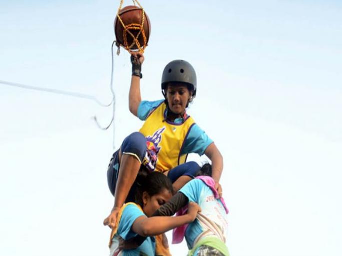 Govind should wear helmet on Dahihandi : Pimpri police notice | दहीहंडीतील गोविंदांनी हेल्मेट घालावे : पिंपरी पोलिसांच्या सुचना Govind should wear helmet on Dahihandi : Pimpri police notice | दहीहंडीतील गोविंदांनी हेल्मेट घालावे : पिंपरी पोलिसांच्या सुचना