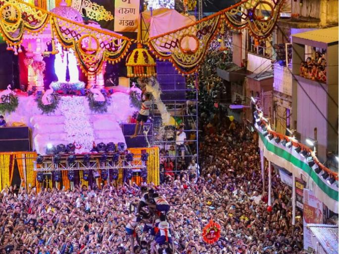 Forty Seconds of Thrill dahihandi was broken Prathamesh in pune | Video: चाळीस सेकंदांचा थरार; मनोरा ढासळला तरी प्रथमेशने फोडली हंडी Forty Seconds of Thrill dahihandi was broken Prathamesh in pune | Video: चाळीस सेकंदांचा थरार; मनोरा ढासळला तरी प्रथमेशने फोडली हंडी