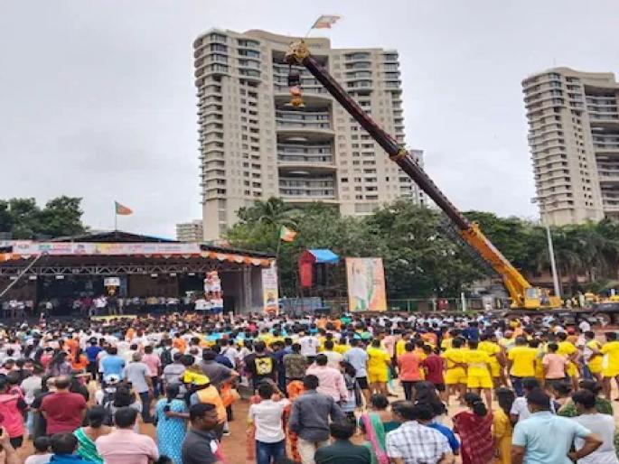 Dahihandi fell down and injured three-four; Incident at Jamner | दहीहंडी खाली पडून तीन - चार जखमी; जामनेर येथील घटना Dahihandi fell down and injured three-four; Incident at Jamner | दहीहंडी खाली पडून तीन - चार जखमी; जामनेर येथील घटना