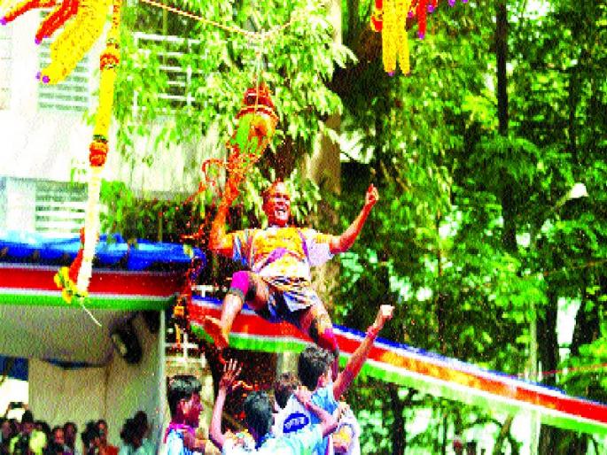 Where is the development of the mother's womb? | कुठे विकासाची तर कुठे मातृसेवेची हंडी