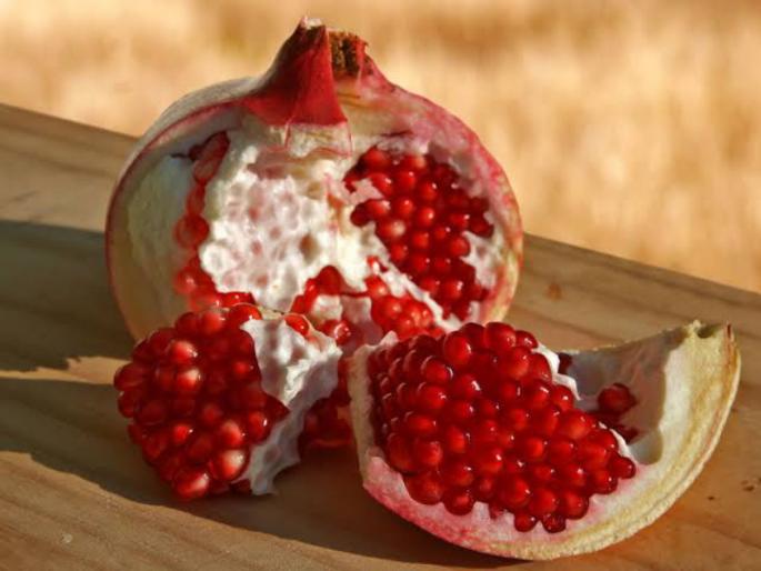 Bring pomegranate for sale only if you are going to auction online: Market Committee decision | ऑनलाइन लिलाव करणार असाल तरच डाळिंब व्रिकीसाठी आणा : बाजार समितीचा अजब फतवा Bring pomegranate for sale only if you are going to auction online: Market Committee decision | ऑनलाइन लिलाव करणार असाल तरच डाळिंब व्रिकीसाठी आणा : बाजार समितीचा अजब फतवा