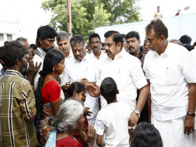 Three thousand Dalits in Tamil Nadu after conversion | 'ती' भिंत कोसळल्यानं झालेल्या जीवितहानीमुळे तामिळनाडूतील 3 हजार दलित करणार धर्मांतर Three thousand Dalits in Tamil Nadu after conversion | 'ती' भिंत कोसळल्यानं झालेल्या जीवितहानीमुळे तामिळनाडूतील 3 हजार दलित करणार धर्मांतर