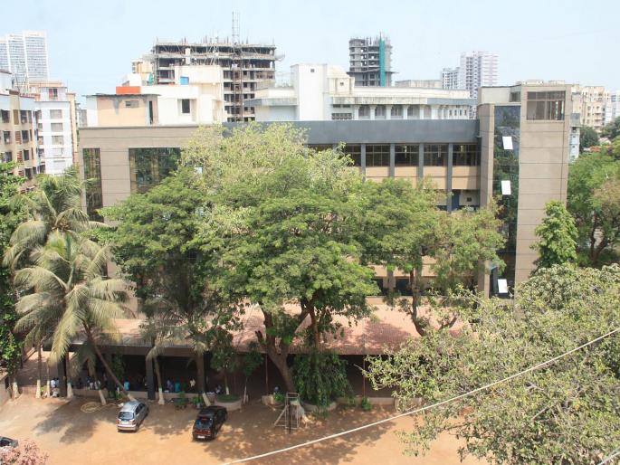 Preference given to other minorities instead of Hindi speakers for Class XI admissions; Complaint of Dalmia College | अकरावी प्रवेशासाठी हिंदी भाषिकांऐवजी अन्य अल्पसंख्याकांना प्राधान्य; दालमिया कॉलेजची तक्रार Preference given to other minorities instead of Hindi speakers for Class XI admissions; Complaint of Dalmia College | अकरावी प्रवेशासाठी हिंदी भाषिकांऐवजी अन्य अल्पसंख्याकांना प्राधान्य; दालमिया कॉलेजची तक्रार