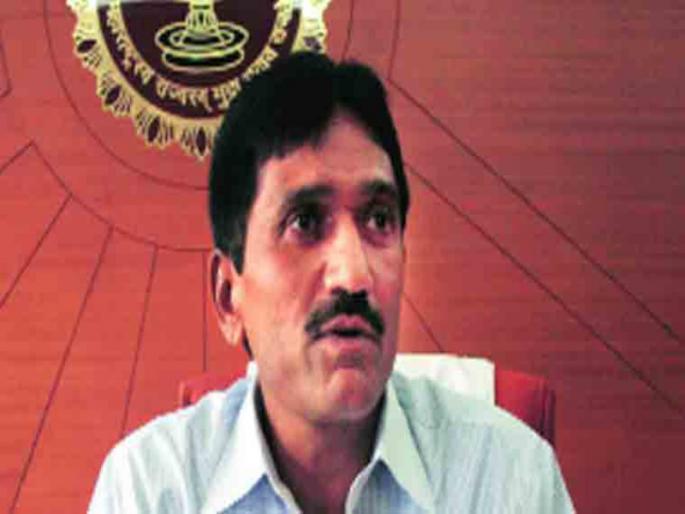 ... and Chandrakant Dallavi became emotional momentarily | ...आणि चंद्रकांत दळवी क्षणभर भावुक झाले